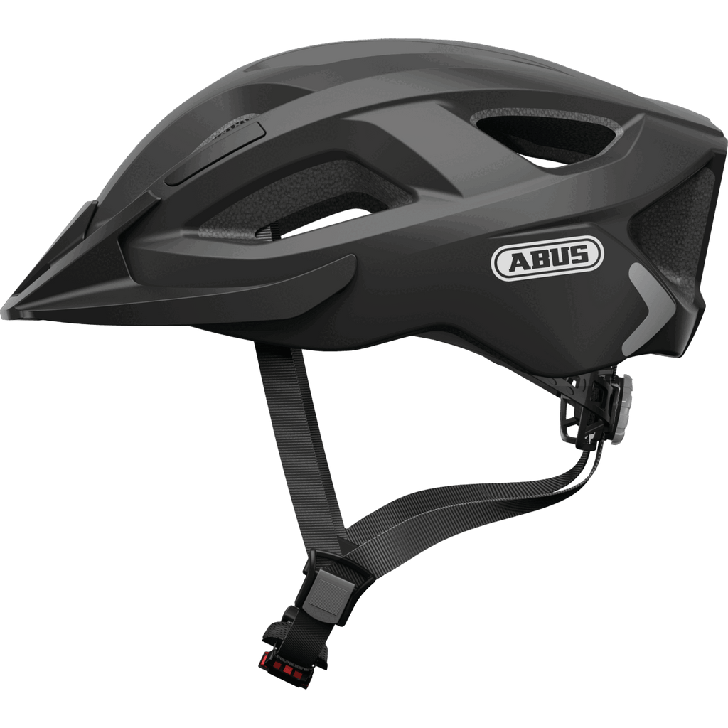 Ein mattschwarzer Abus - Aduro 2.0 Helm von Abus mit aerodynamischen Belüftungsöffnungen, verstellbarem Riemen und Kunststoffschnalle, dargestellt von der Seite auf einem einfarbigen Hintergrund.