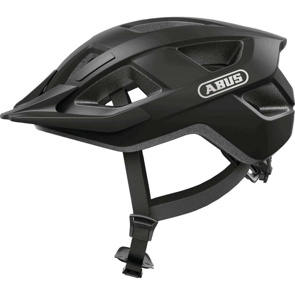 Der Abus Aduro 3.0 LED, ein mattschwarzer Helm von Abus, verfügt über eine optimierte Belüftung, mehrere Öffnungen, einen verstellbaren Kinnriemen und ein Frontvisier; er wird vor einem grauen Hintergrund dargestellt.