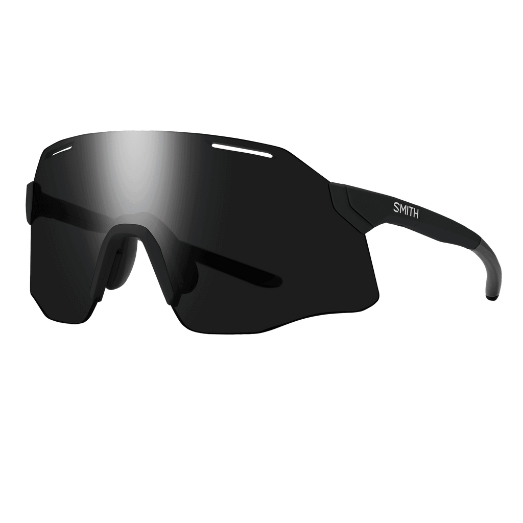 Eine schwarze Smith - Vert Sport-Sonnenbrille mit einem einzigen gewölbten Glas und "SMITH" in Weiß auf dem linken Bügel vor einem dunkelgrauen Hintergrund.
