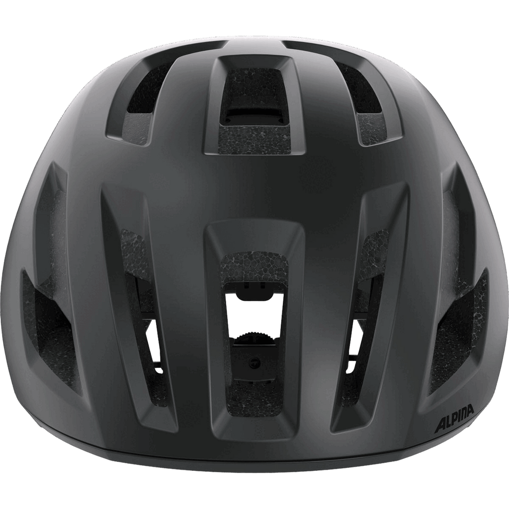 Ein mattschwarzer Alpina - Taunus Gravel Mips Helm mit mehreren Belüftungsöffnungen, "Alpina"-Schriftzug unten rechts und dem fortschrittlichen Run System Ergo Pro für einen sicheren Sitz, hier von vorne.
