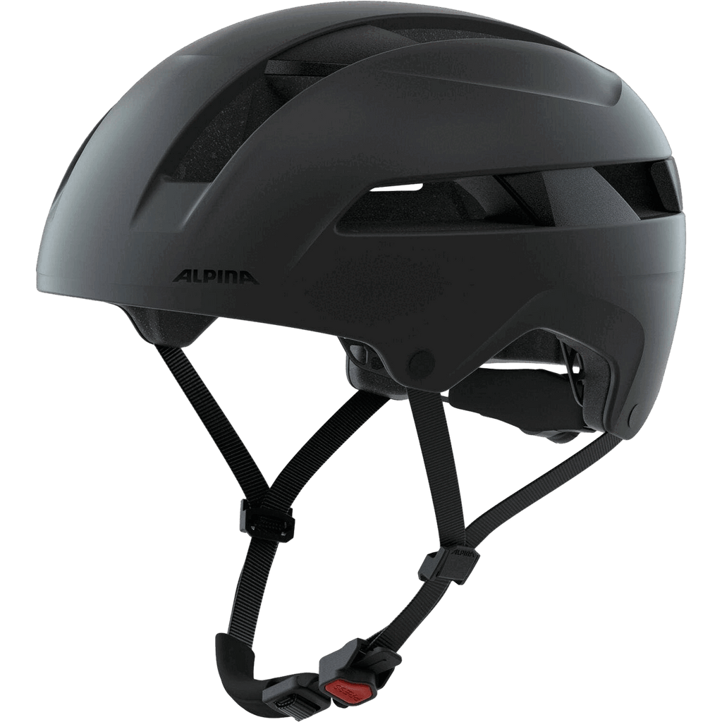 Der Alpina - Soho ist ein mattschwarzer Fahrradhelm mit Hi-EPS, Belüftungsschlitzen, einem verstellbaren Kinnriemen, aerodynamischem Design und dem Alpina-Markennamen an der Seite.