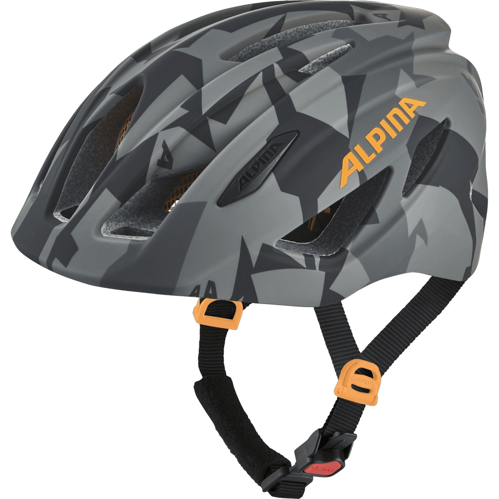 Der Alpina Pico Flash ist ein grau-schwarz getarnter Kinderfahrradhelm mit orangem Alpina-Branding, Belüftungsöffnungen, dem Run System Ergo Flex+ für perfekten Sitz und einem verstellbaren Kinnriemen mit orangefarbener Schnalle.